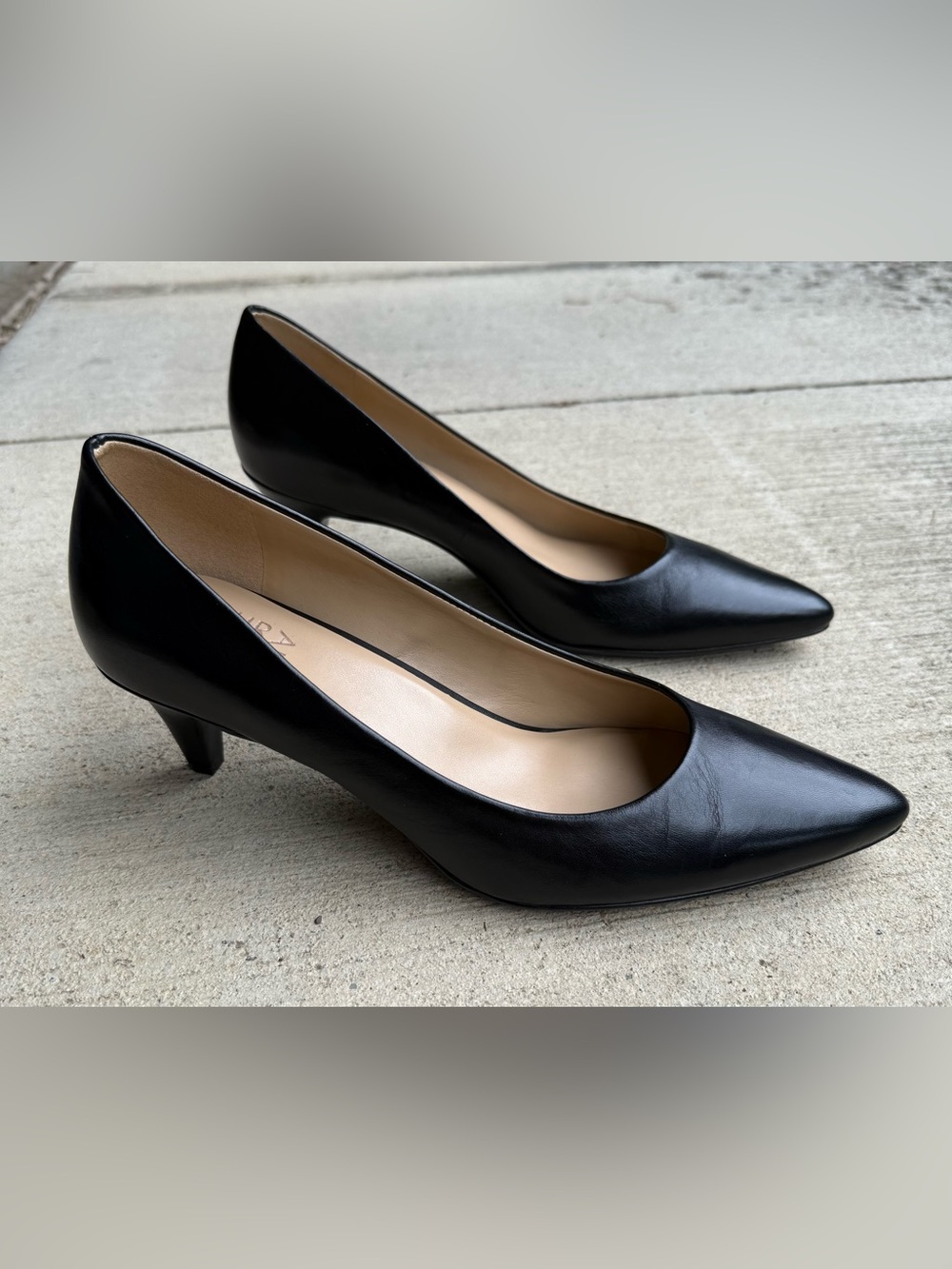 Naturalizer Black Leather Pointed Toe Kitten Heel Pumps 9